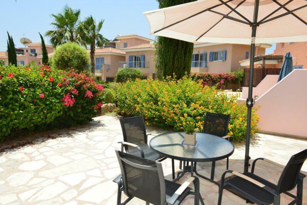 Limnaria Villas Sunny Garden Apartment Paphos Exteriör bild